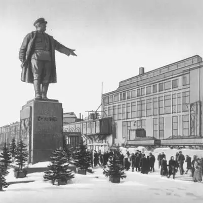 Памятник С М Кирову у Кировского завода Бронза гранит 193539 Скульптор - фото 96