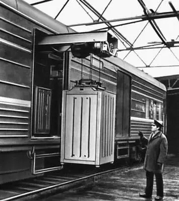 Рис 4 Специализированный почтовый вагон для перевозки контейнеров СССР - фото 1010