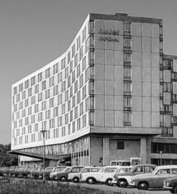 Познань Гостиница Меркурий 1964 Архитекторы Я Чесьлиньский Я - фото 235