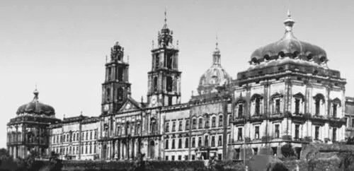 Дворецмонастырь Мафра близ Лисабона 171735 Арх Ф Лудовиси Н Гонсалвиш - фото 825