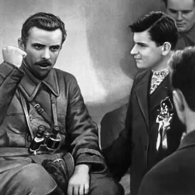 Е В Самойлов слева в роли Щорса в фильме Щорс 1939 Самойлов Федор - фото 162
