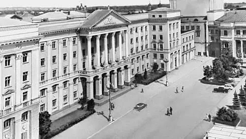 Смоленск Дом Советов 1932 архитектор С А Ильинская Перестроен в 194654 - фото 32