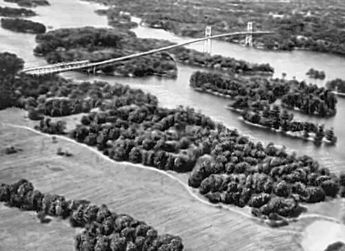 Река Св Лаврентия в районе Тысячи островов Мост соединяет города АйвиЛи - фото 103