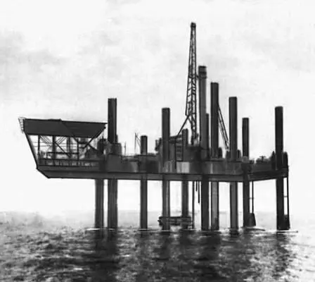 Платформа бурения на нефть в пределах континентального шельфа у побережья - фото 112