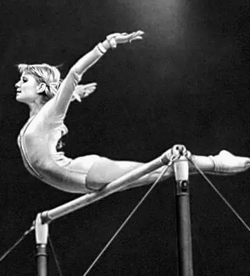 Спортивная гимнастика Упражнения на брусьях О В Корбут Спортивная - фото 169