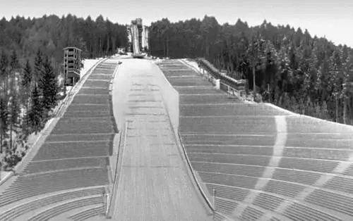 Трамплин для прыжков на лыжах с трибунами для зрителей в Инсбруке 1963 - фото 179