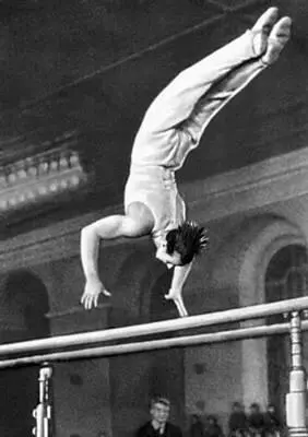 Спортивная гимнастика Упражнения на брусьях В И Чукарин Спортивная - фото 171