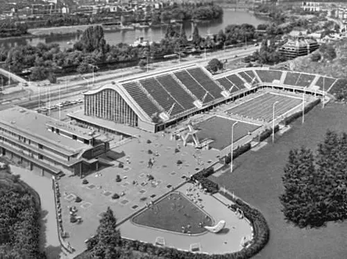 Комплексный бассейн с открытыми и крытыми ваннами в Праге 1959 Архитекторы А - фото 184