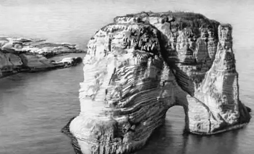 Голубиная скала у восточного побережья Средиземного моря в Ливане - фото 8