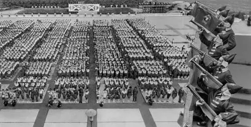 Пионерский парад в Артеке 1974 Один из классов школыновостройки в - фото 411