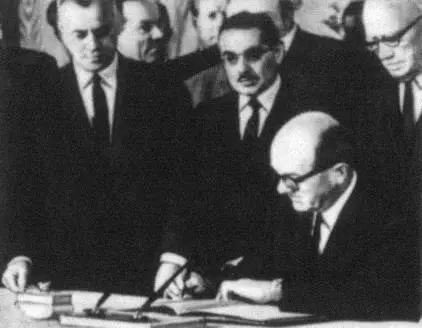 Подписание Договора о запрещении испытаний ядерного оружия в атмосфере в - фото 22