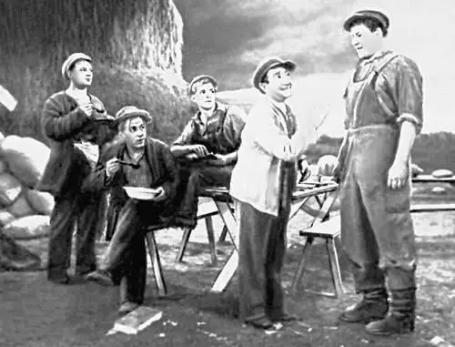 Кадр из фильма Трактористы Реж И А Пырьев 1939 А Таманян Ансамбль - фото 328