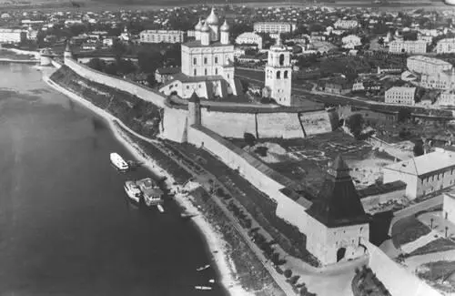 Общий вид Псковского кремля Основное строительство 1416 вв Реставрация - фото 372