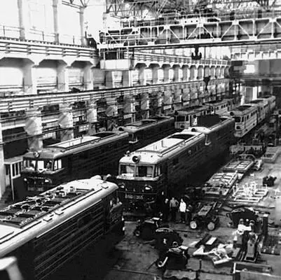 Сборочный цех Тбилисского электровозостроительного завода СССР - фото 573