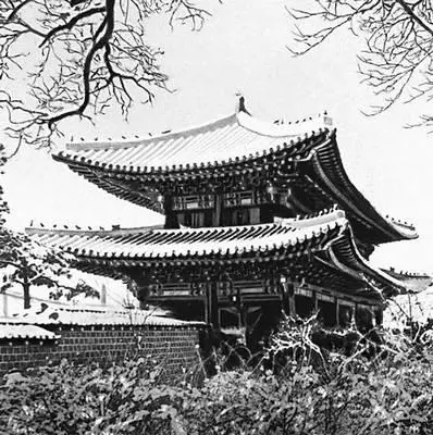Сеул Тонхвамун главные ворота дворца Чхандок 1517 вв Сеул Дворец Доксу - фото 430