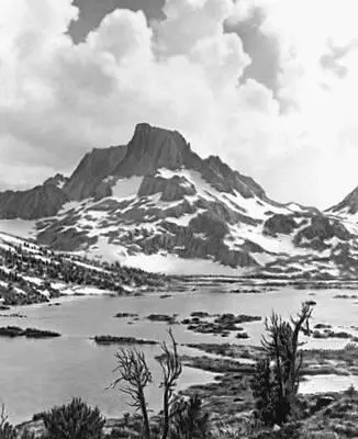 Северная Америка Ледниковое озеро в горах СьерраНевада США Северная - фото 29