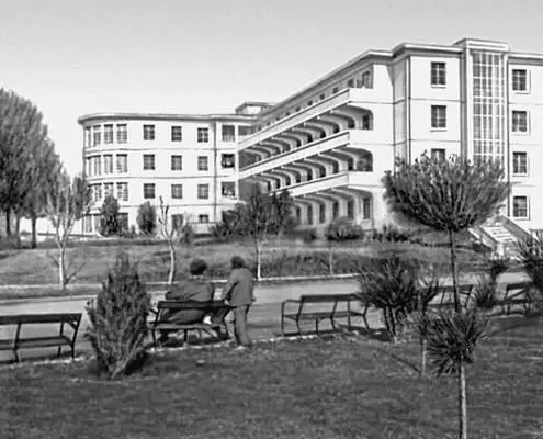 Тирана Санаторий 195060е гг Тирана Памятник Скандербегу Бронза гранит - фото 60