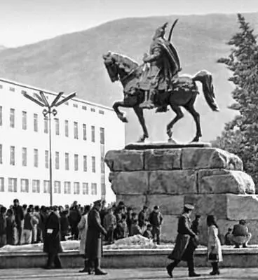 Тирана Памятник Скандербегу Бронза гранит Скульптор Я Пачо 195060е гг - фото 61