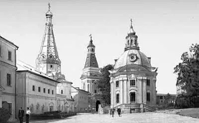 ТроицеСергиева лавра Больничные палаты с церковью Зосимы и Савватия слева - фото 228