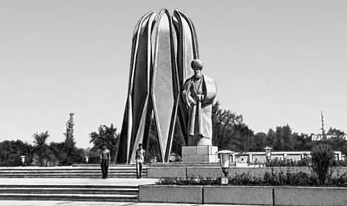 Архитекторы В А Атаев Л В Соляник скульптор К Ярмамедов Памятник - фото 192