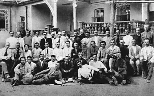 Участники 1го съезда Коммунистической партии Туркестана Ташкент июнь 1918 - фото 239
