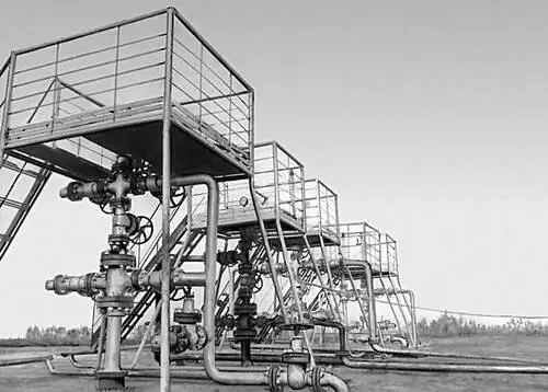Тюменская область Нефтяные скважины на месторождении Самотлор Тюменская - фото 17