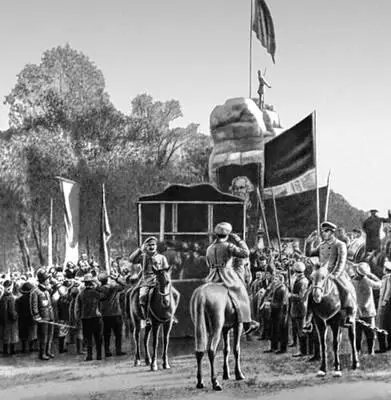 Торжественный митинг в Ташкенте в честь установления Советской власти 1917 - фото 60