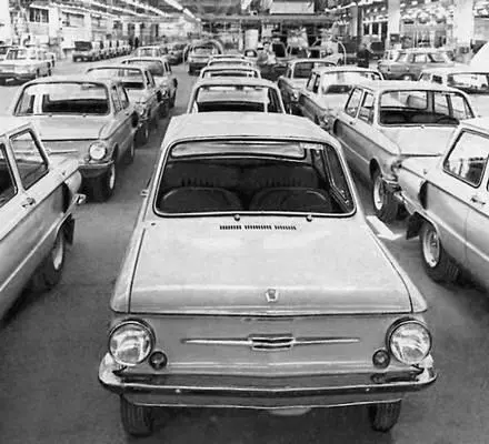 Цех сдачи на запорожском автомобильном заводе Коммунар Сцена из спектакля - фото 41