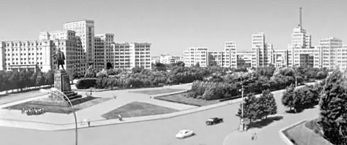 Университет и здание Дома государственной промышленности на площади - фото 54