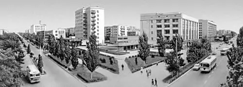 Краматорск На перекрёстке Социалистической и Дворцовой улиц Сборка и - фото 131