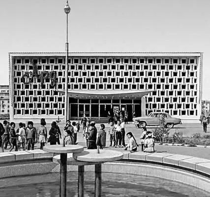 Кинотеатр Арат 1960е гг Жилые дома на первом плане в УланБаторе 1969 - фото 17