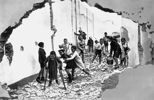 Фотоискусство Зарубежное искусство 20 в А КартьеБрессон Франция Дети - фото 146