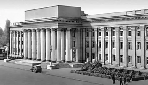 Фрунзе Дом правительства Киргизской ССР 1954 Архитекторы Г Назарьян Р - фото 282