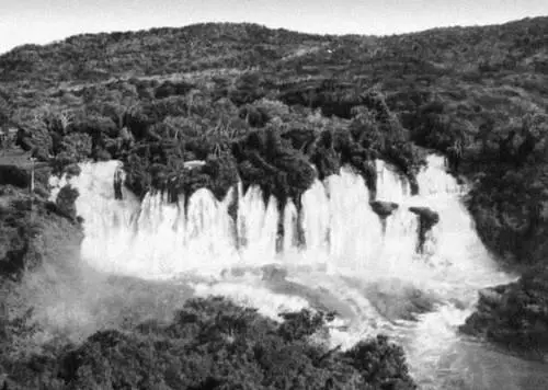 Центральноафриканская империя Водопад Боали на р Мбали - фото 46