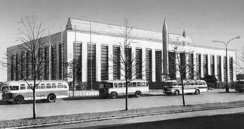 Центральный музей Вооружённых Сил СССР в Москве 1965 Архитекторы Н И - фото 65