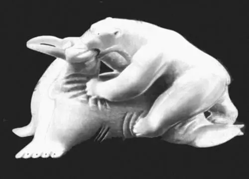 Мастер Хухутан посёлок Уэлен Медведь и морж Моржовая кость 1956 Музей - фото 34