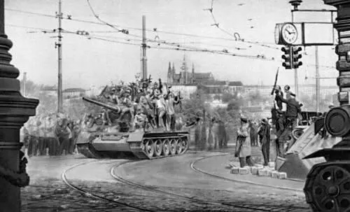 Чехословакия Кадр из фильма Освобождение Праги Реж О Вавра 1976 - фото 222
