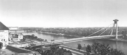 Река Дунай Мост Словацкого национального восстания в Братиславе 196673 - фото 259