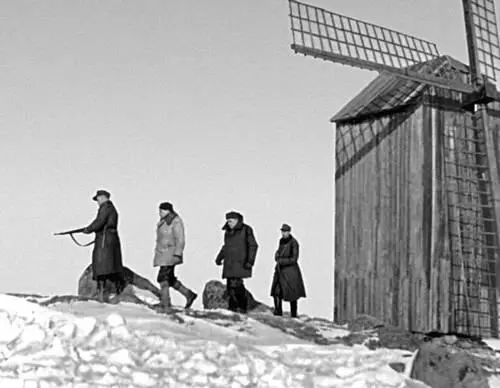 Кадр из фильма Ледоход Реж К К Кийск 1962 Х К Пихельга Вазы и - фото 45