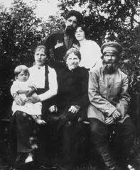 Но задуманные статьи не ладились ей не хватало ни материала ни знаний да и - фото 7