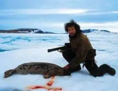 Несколько взмахов веслами удалили меня от берега Каяк скользил по спокойным - фото 4