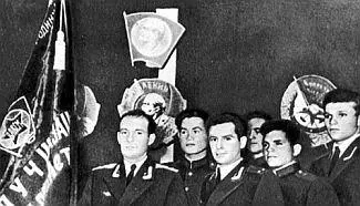 Ленинградский обком ВЛКСМ в 1958 году наградил наш гвардейский полк переходящим - фото 10