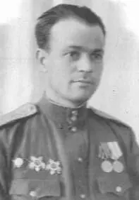 Парторг дивизиона Михина Иван Акимович Шевченко Май 1945 Капитан Михин - фото 15