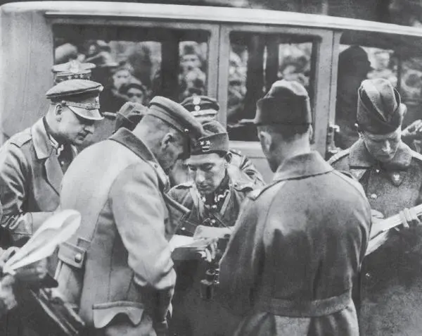 Пилсудский на советскопольском фронте Бей большевика Польский плакат 1920 - фото 31
