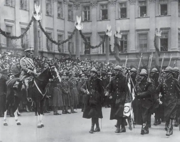 Пилсудский принимает парад в Варшаве Ноябрь 1929 г Адам Коц верный - фото 50