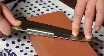 В ходе заточки количество суспезии будет все время возрастать Смывать ее не - фото 410