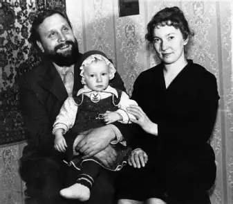 Протоирей Григорий Бреев матушка Наталия и их дочь Маша которой H М Любимов - фото 8