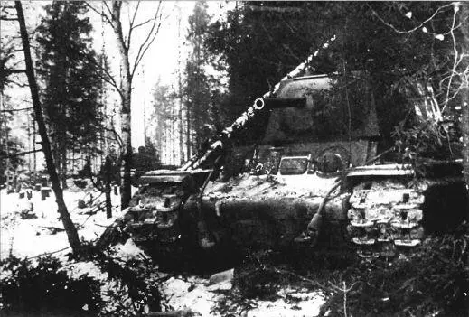 Тяжёлый танк КВ1 на боевой позиции Ленинградский фронт осень 1941 года К - фото 1