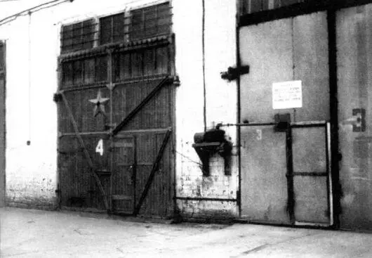 Здесь в боксе 4 троллейбусного депо в 1967 году разместились ФИАТы Боксы - фото 69