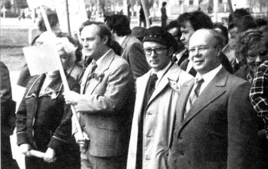 Первомай75 В Смирнов В Жданов и Н Тимофеев Об этой поездке я особо - фото 72